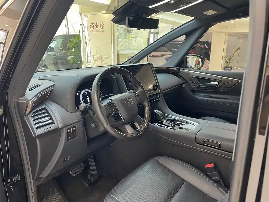 Toyota Alphard — фото 6