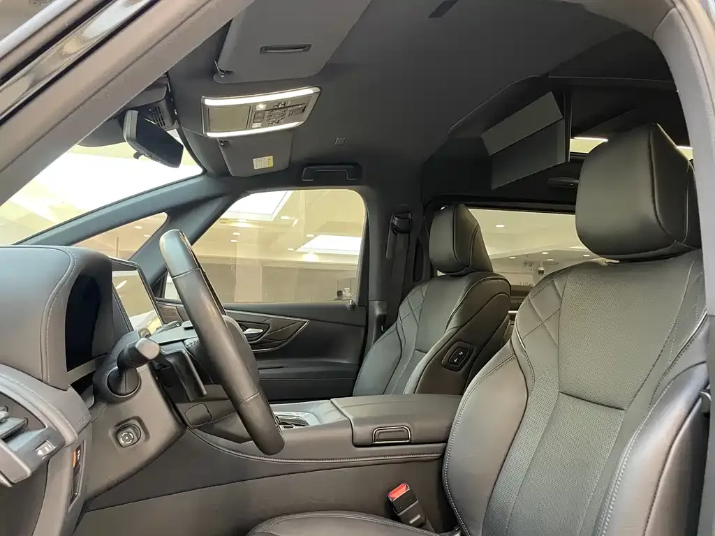 Toyota Alphard — фото 4