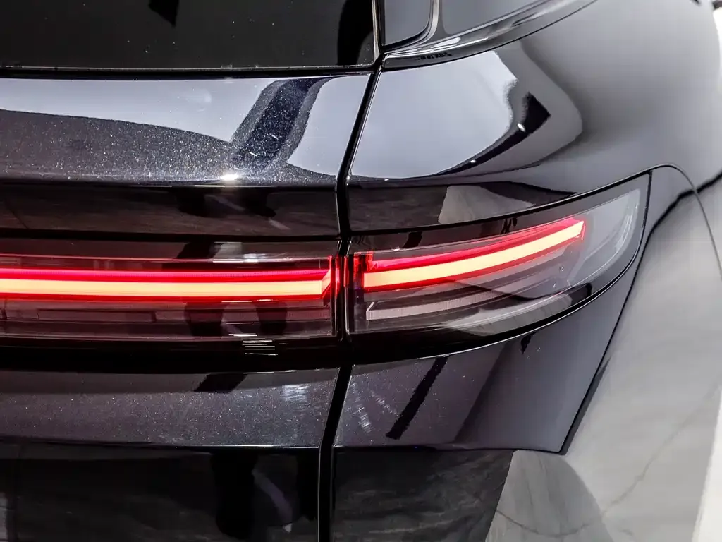 Li Auto i8 — фото 10