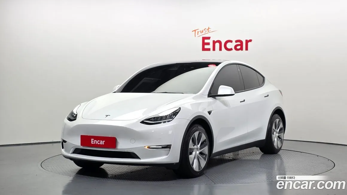 Tesla Model Y — фото 1