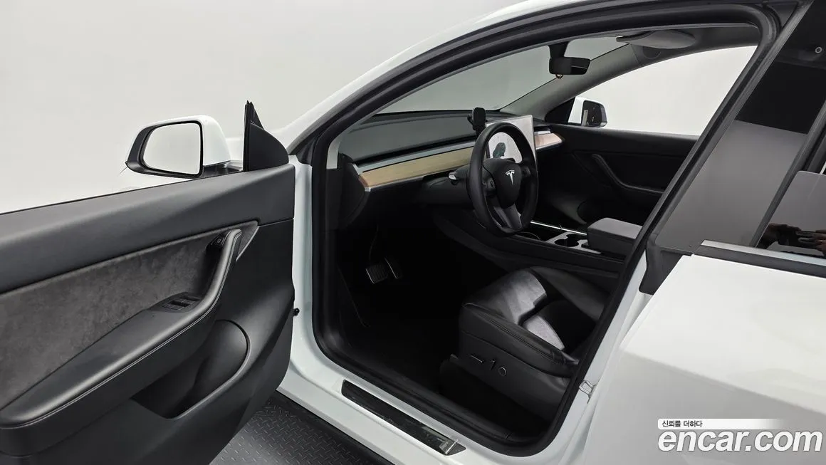 Tesla Model Y — фото 8