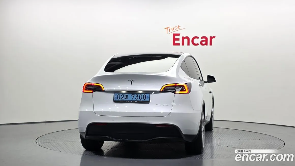 Tesla Model Y — фото 9