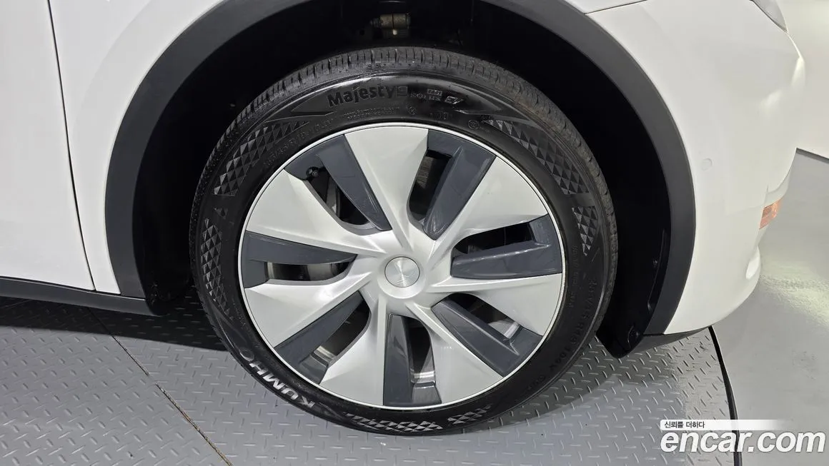 Tesla Model Y — фото 7