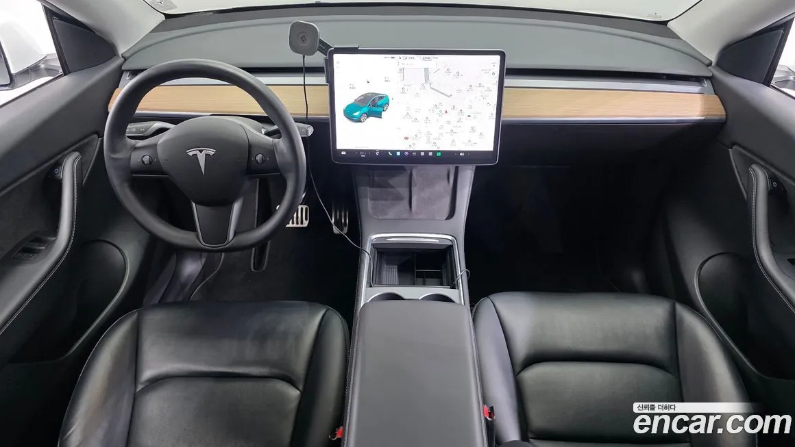 Tesla Model Y — фото 10