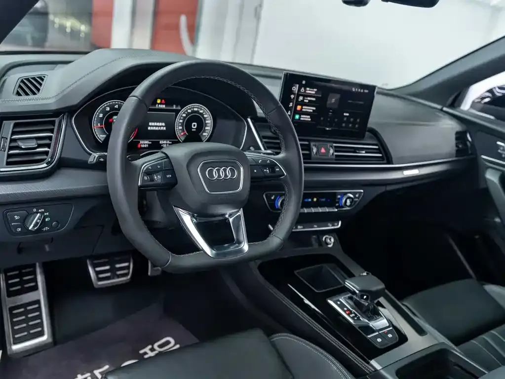 Audi Q5L — фото 10