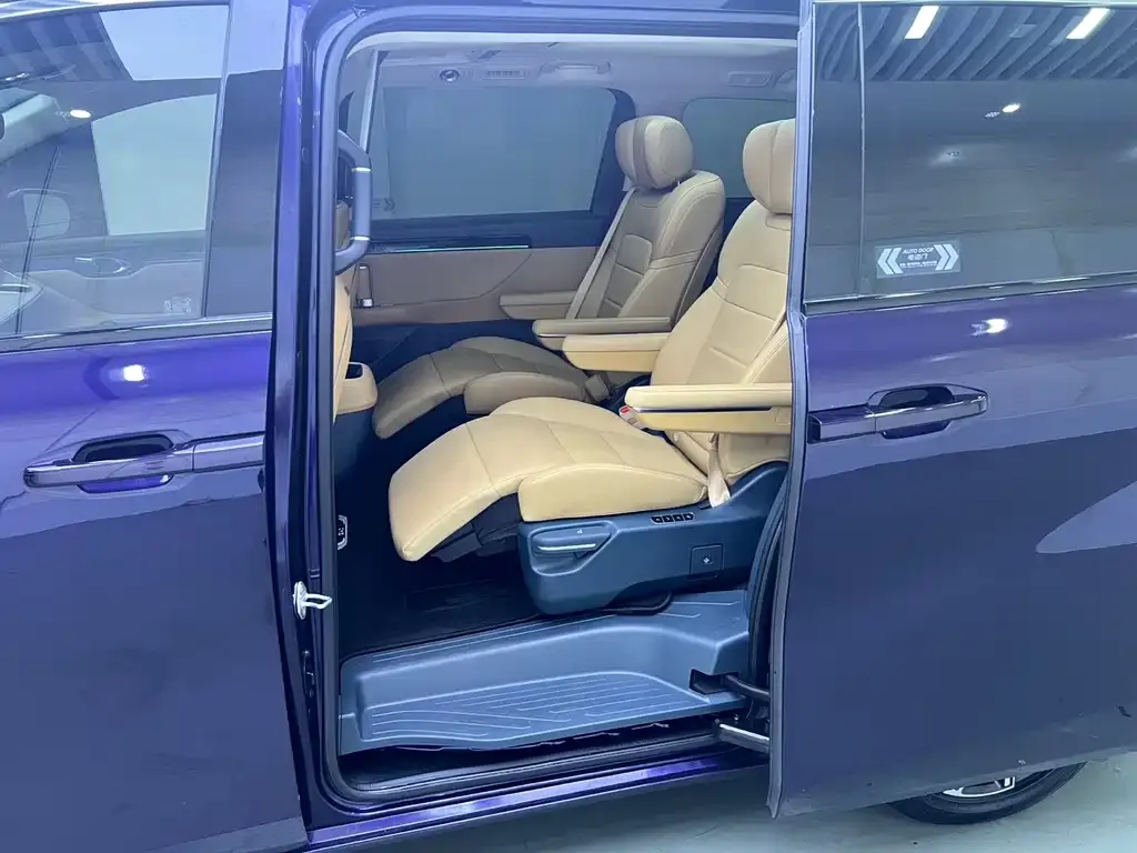 GAC Motor E8 Hybrid — фото 7