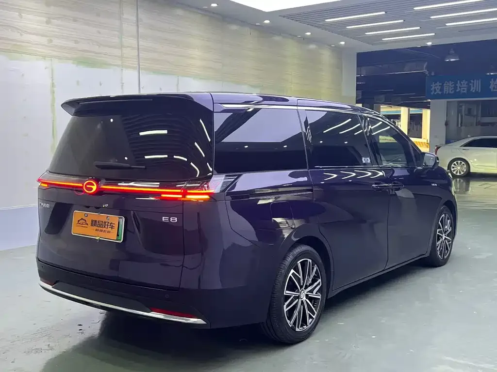 GAC Motor E8 Hybrid — фото 3