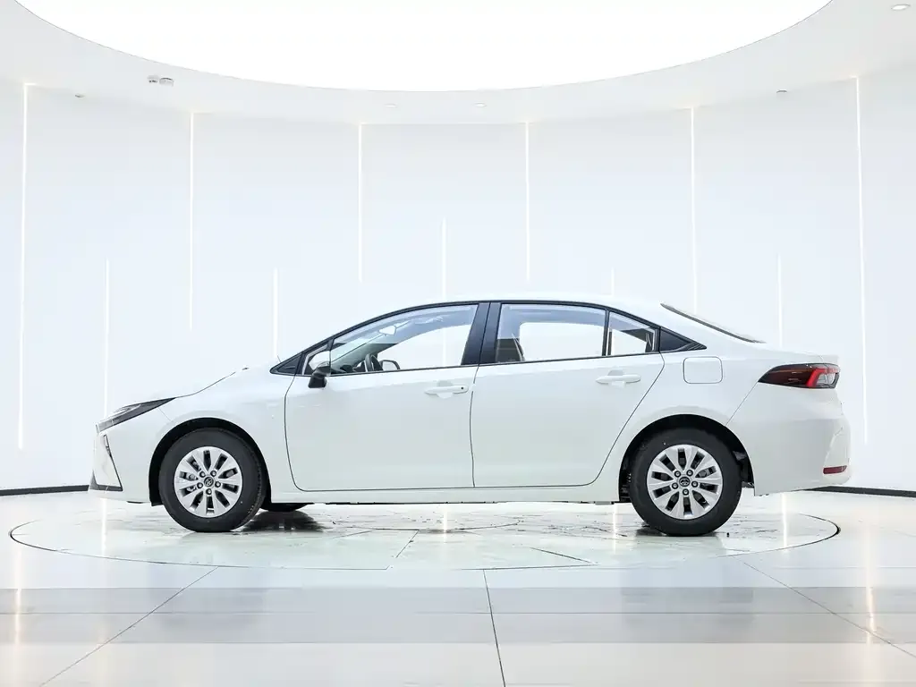 Toyota Corolla — фото 4