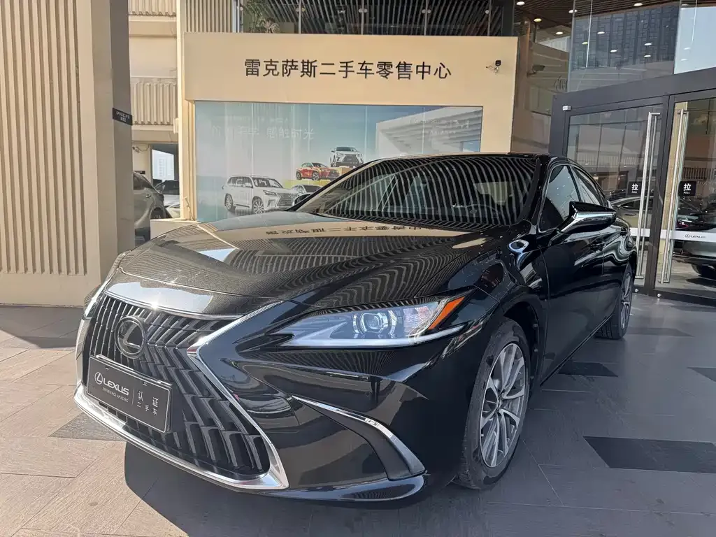 Lexus ES — фото 1