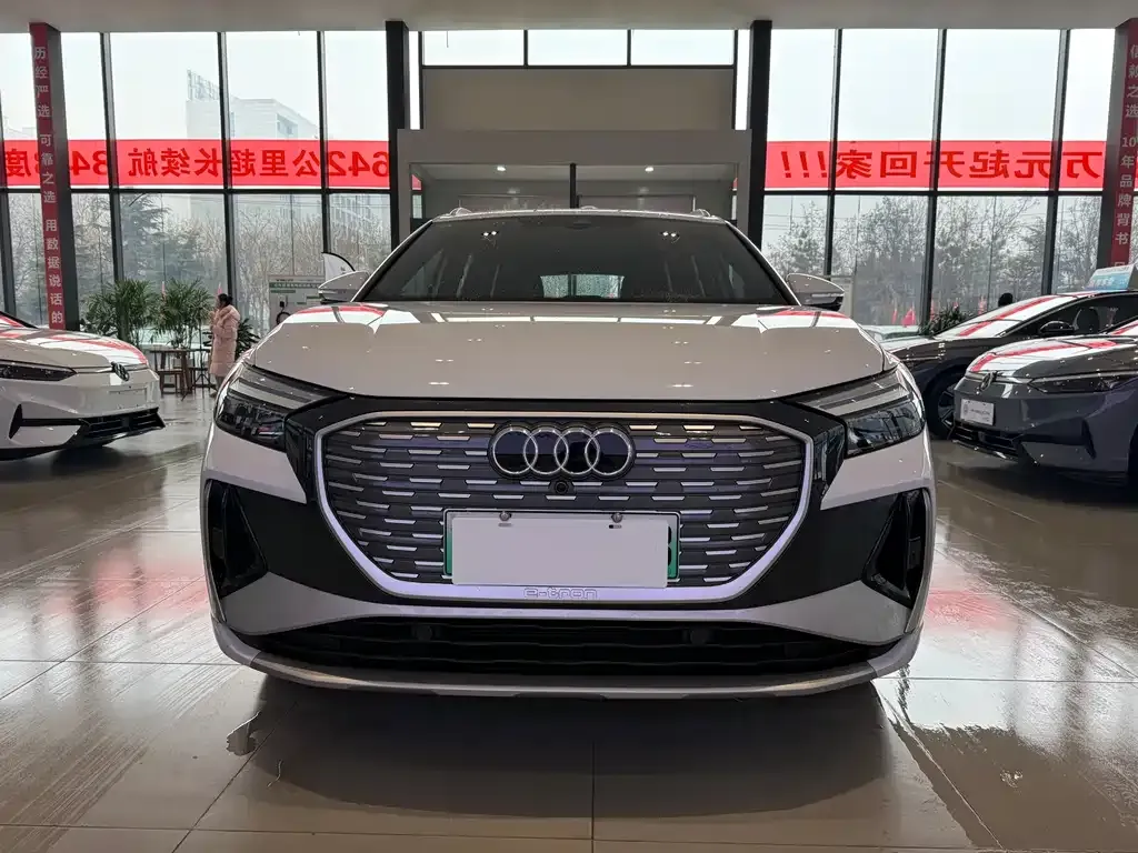 Audi Q4 e-tron — фото 10