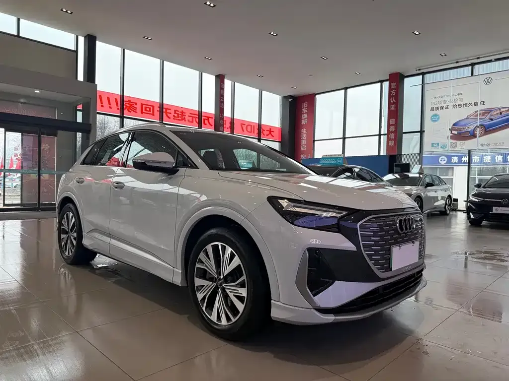 Audi Q4 e-tron — фото 4