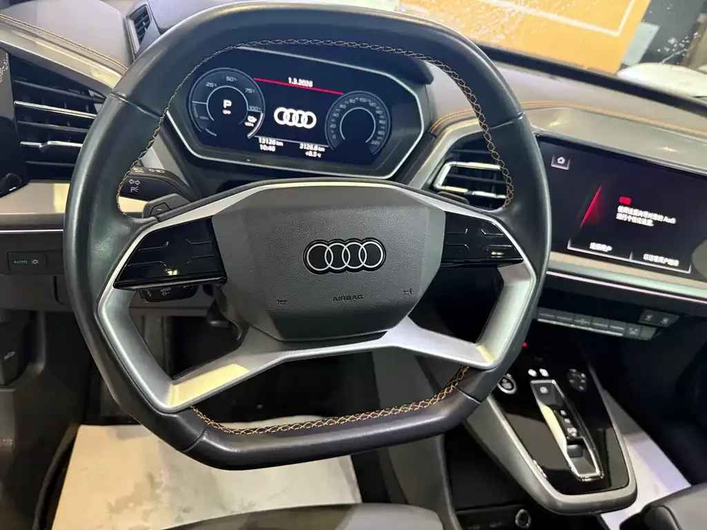Audi Q4 e-tron — фото 8