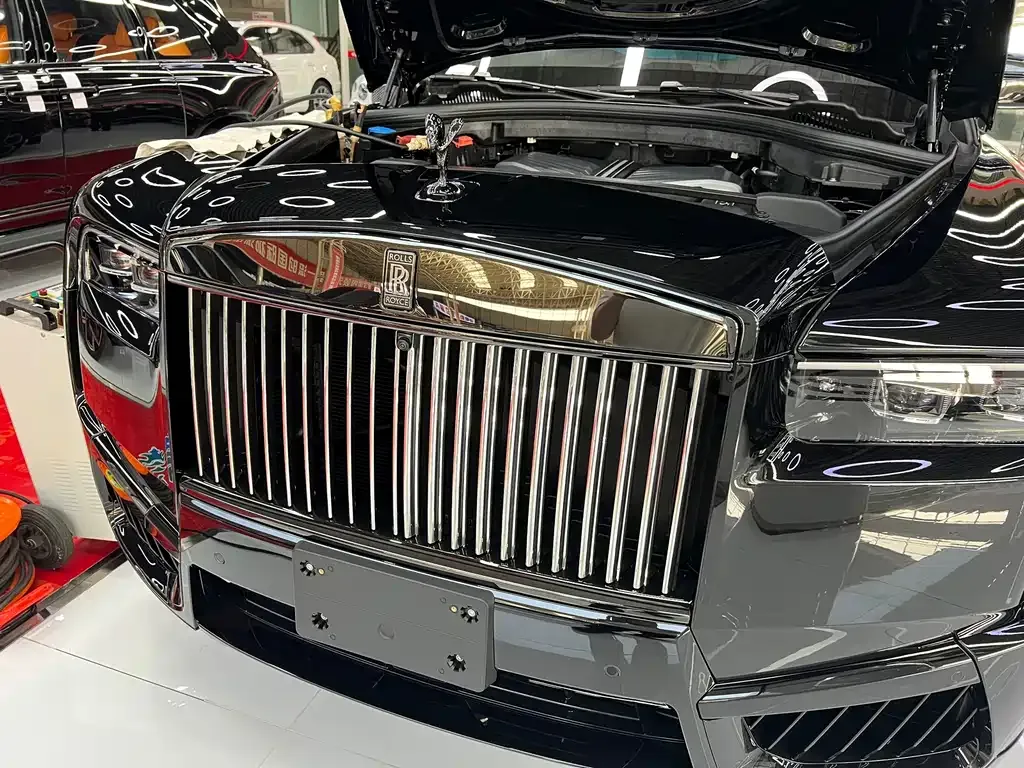 Rolls-Royce Cullinan — фото 10
