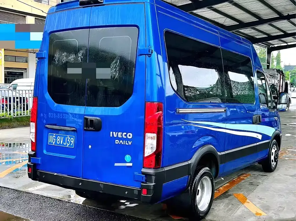 IVECO Ousheng — фото 4