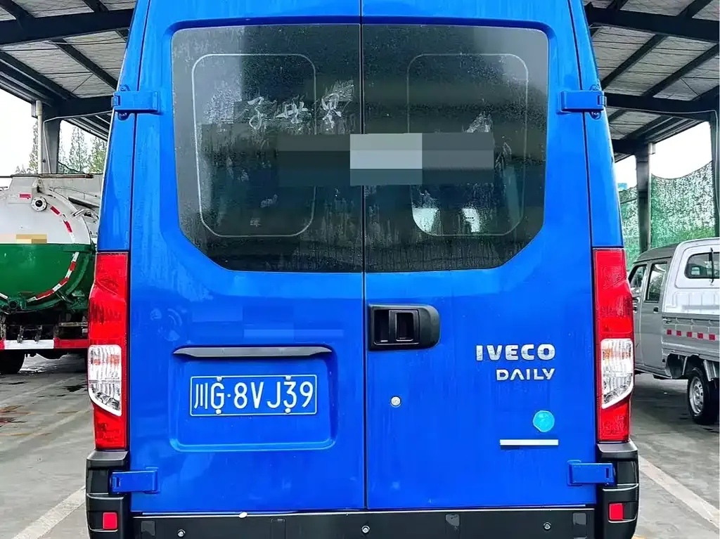 IVECO Ousheng — фото 6