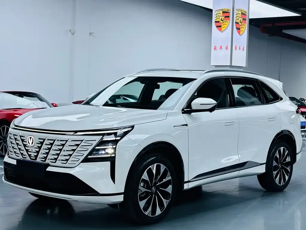 Changan CS75PLUS — фото 1
