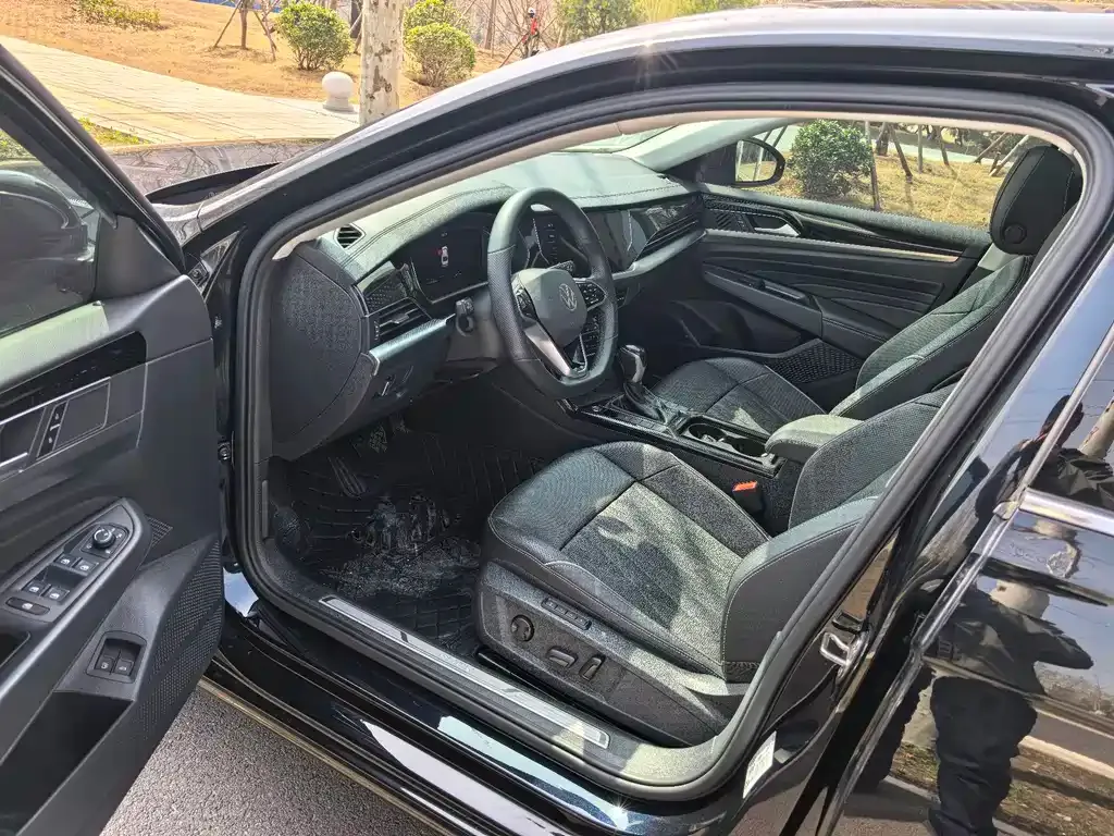 Volkswagen Passat New Energy — фото 4