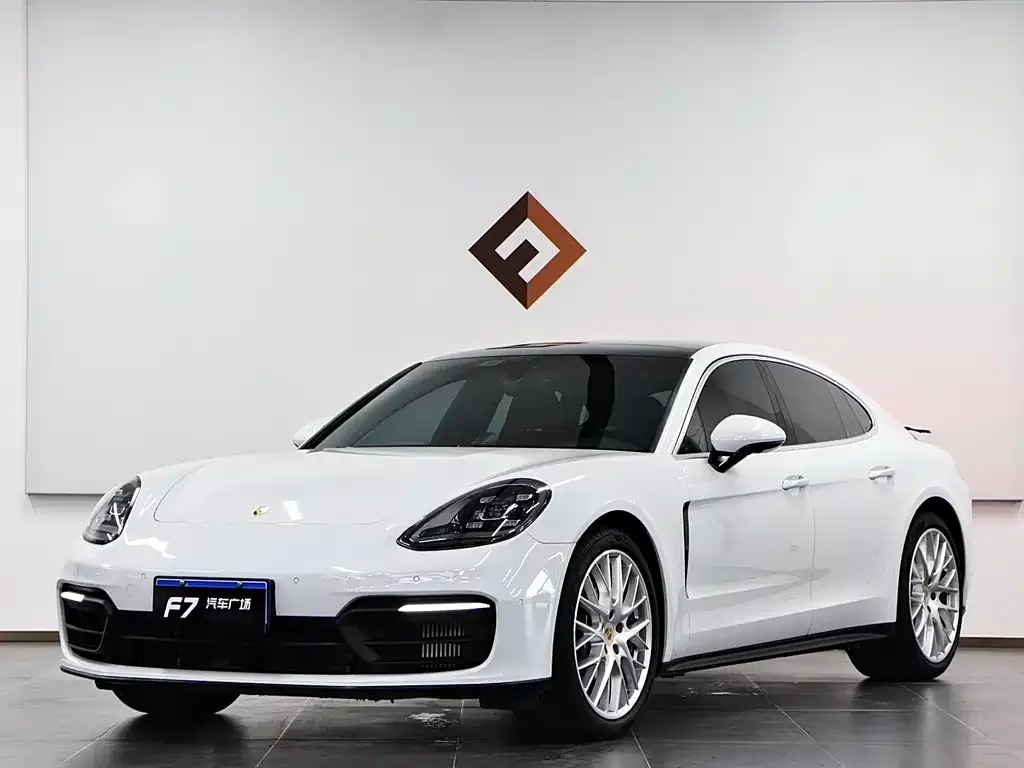 Porsche Panamera — фото 1