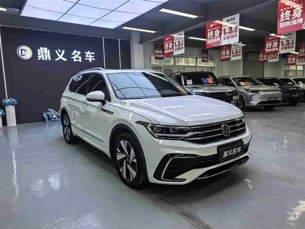 Volkswagen Tiguan L — фото 2