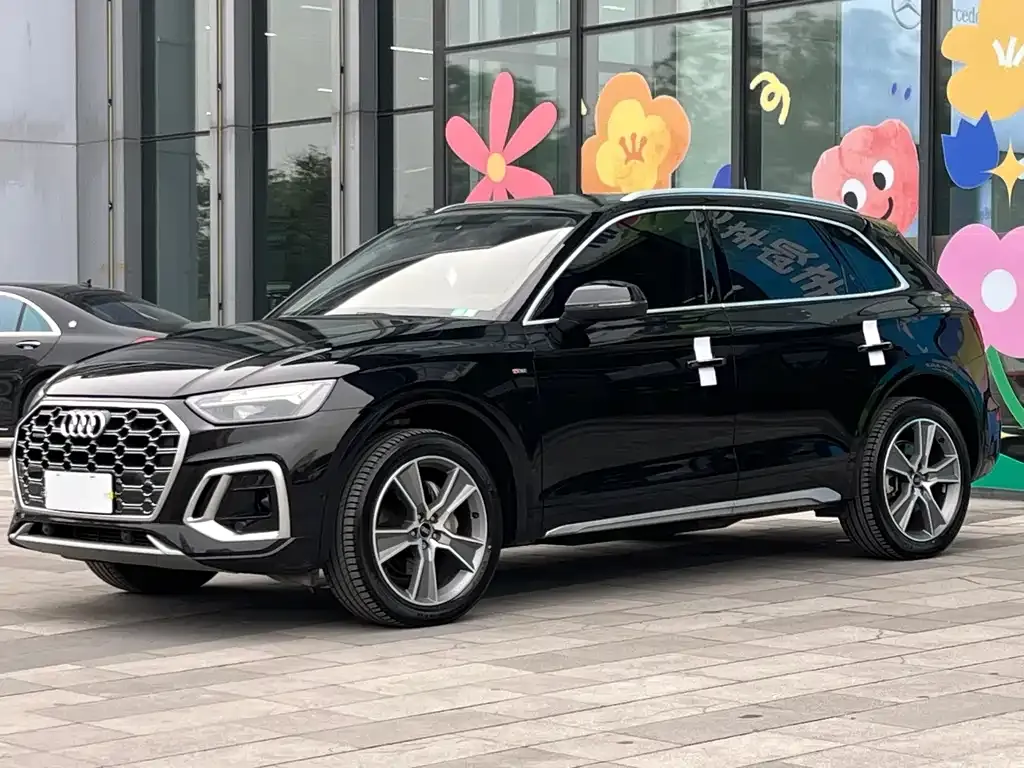 Audi Q5L — фото 1