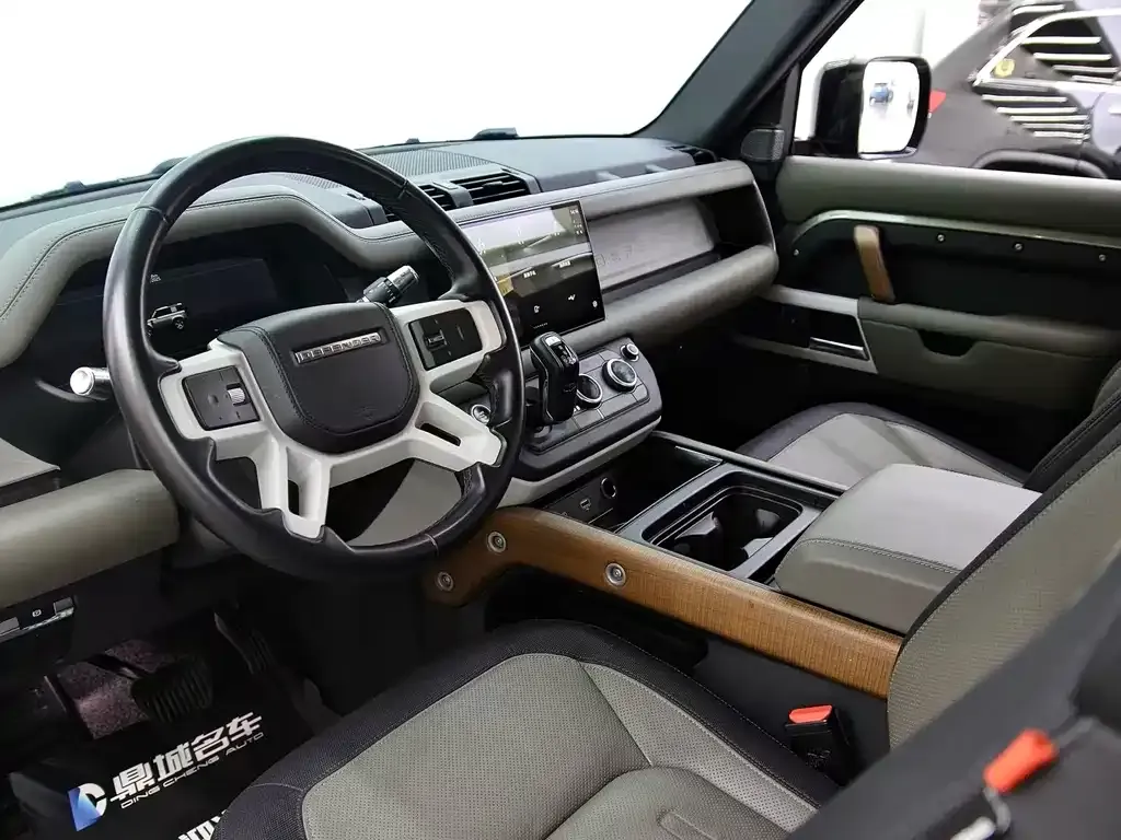Land Rover Defender — фото 10