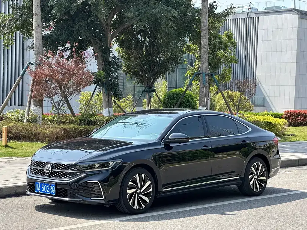 Volkswagen Passat — фото 1
