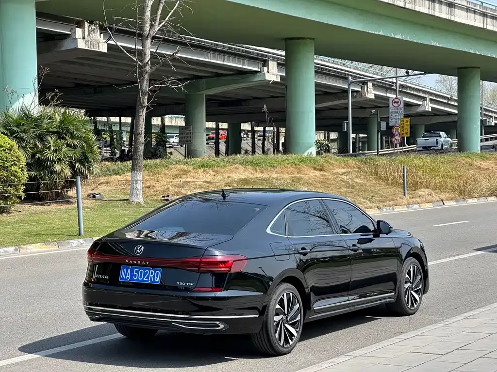 Volkswagen Passat — фото 7