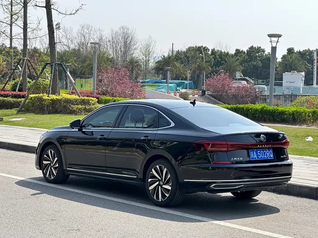 Volkswagen Passat — фото 8