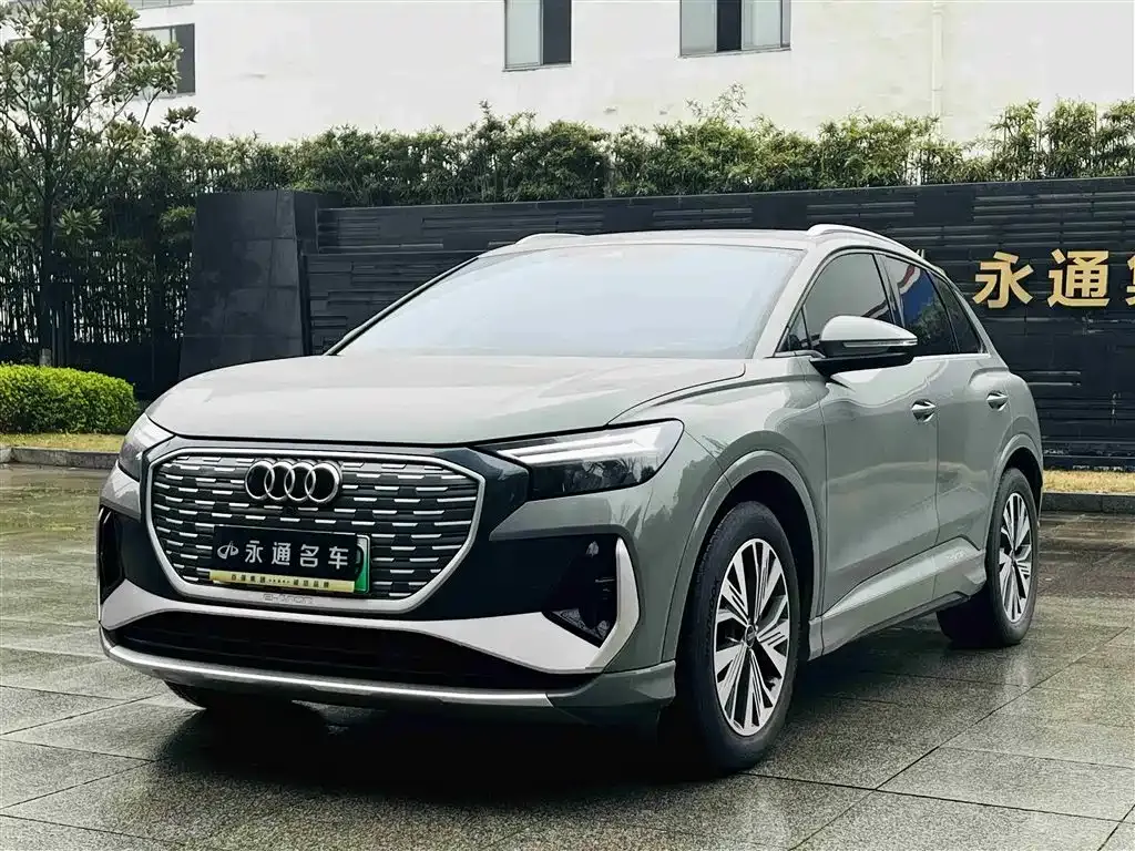 Audi Q4 e-tron — фото 1