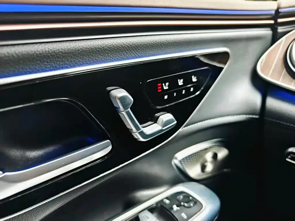 Mercedes-Benz EQE SUV — фото 3