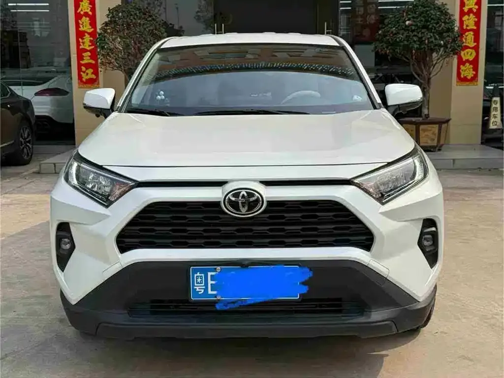 Toyota RAV4 — фото 2