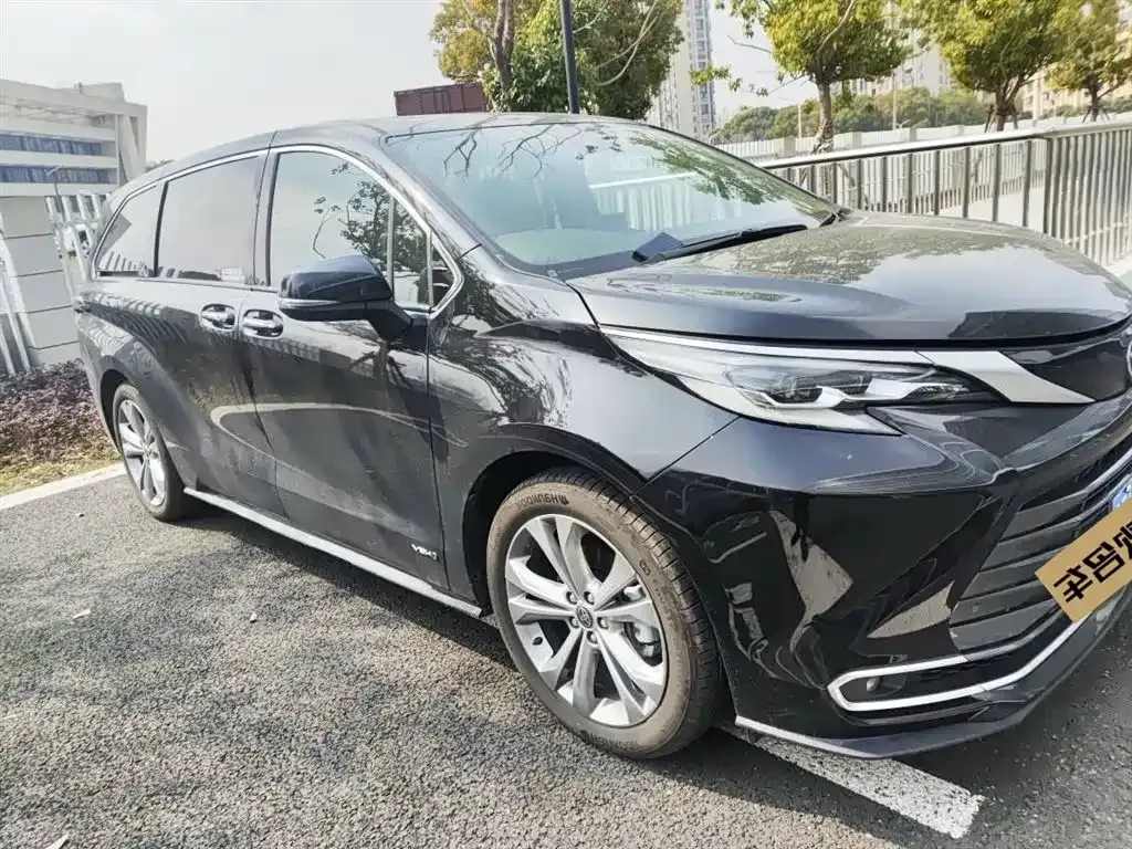 Toyota Sienna — фото 6