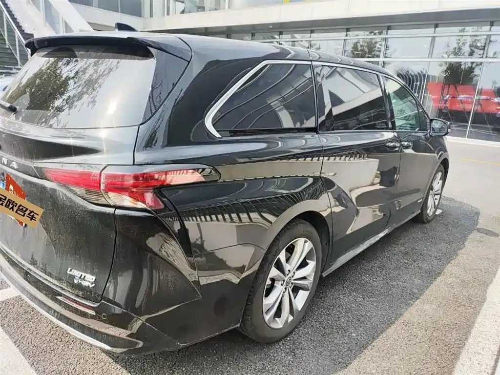 Toyota Sienna — фото 9