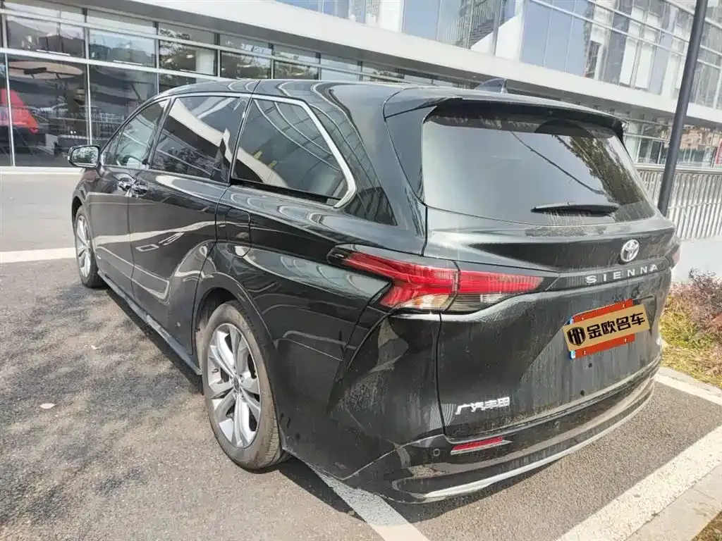 Toyota Sienna — фото 4