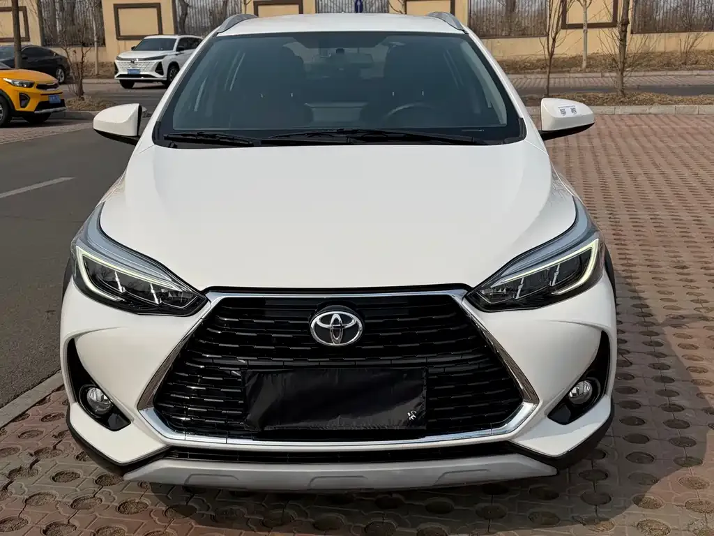 Toyota Yaris L — фото 8