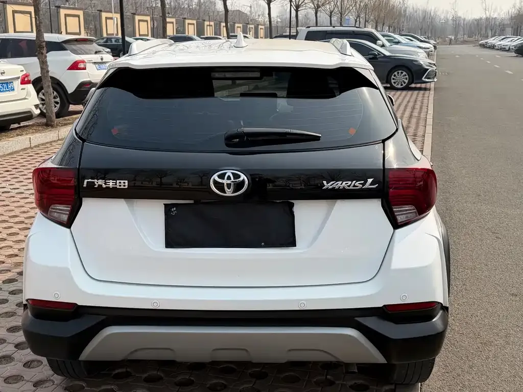 Toyota Yaris L — фото 6