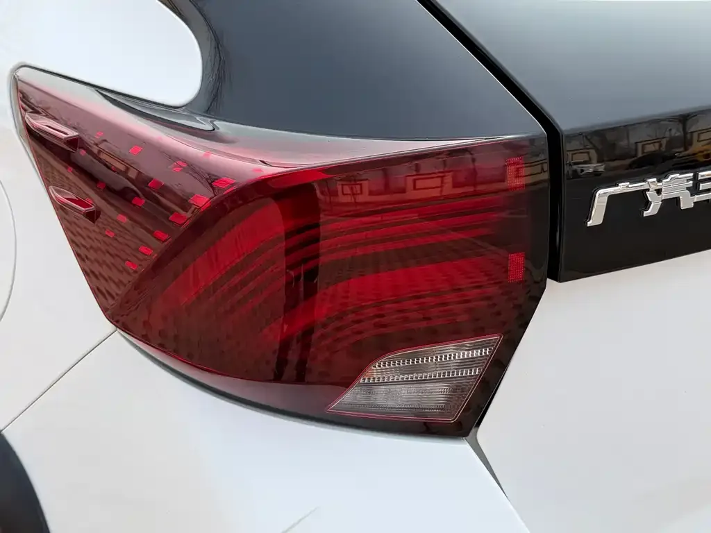 Toyota Yaris L — фото 7