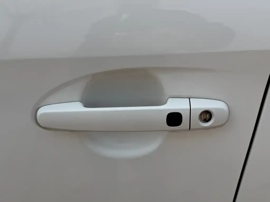Toyota Yaris L — фото 2