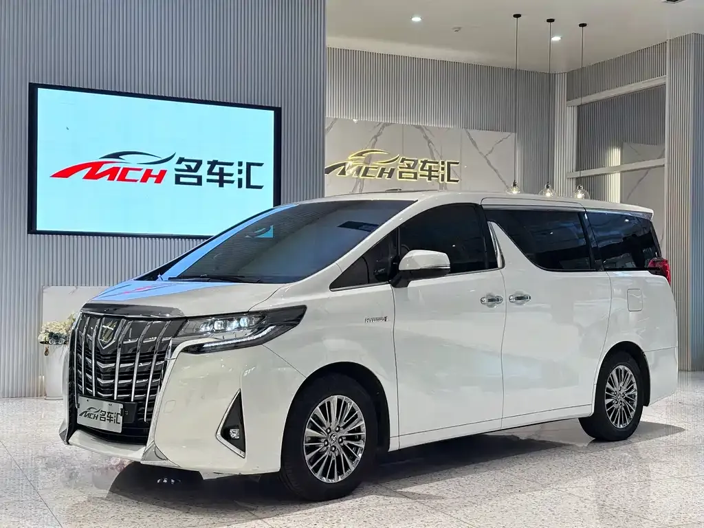 Toyota Alphard — фото 1