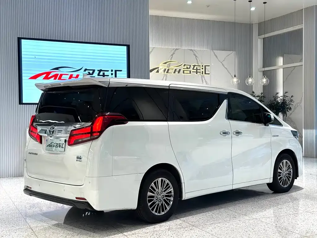 Toyota Alphard — фото 7