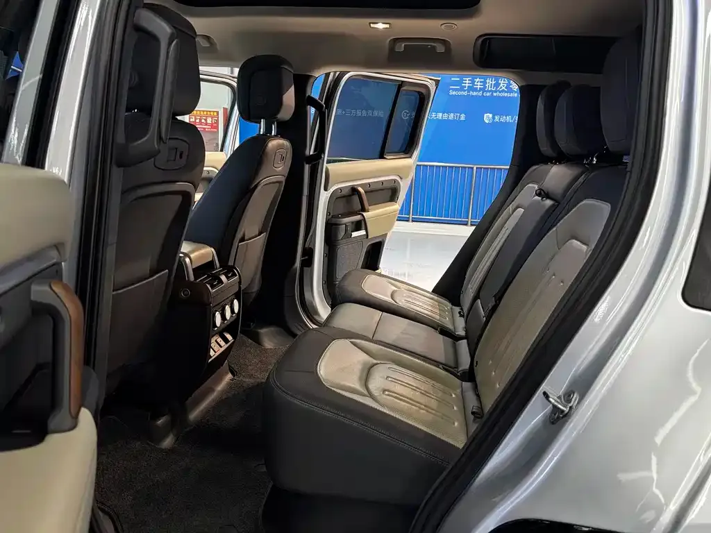Land Rover Defender — фото 10