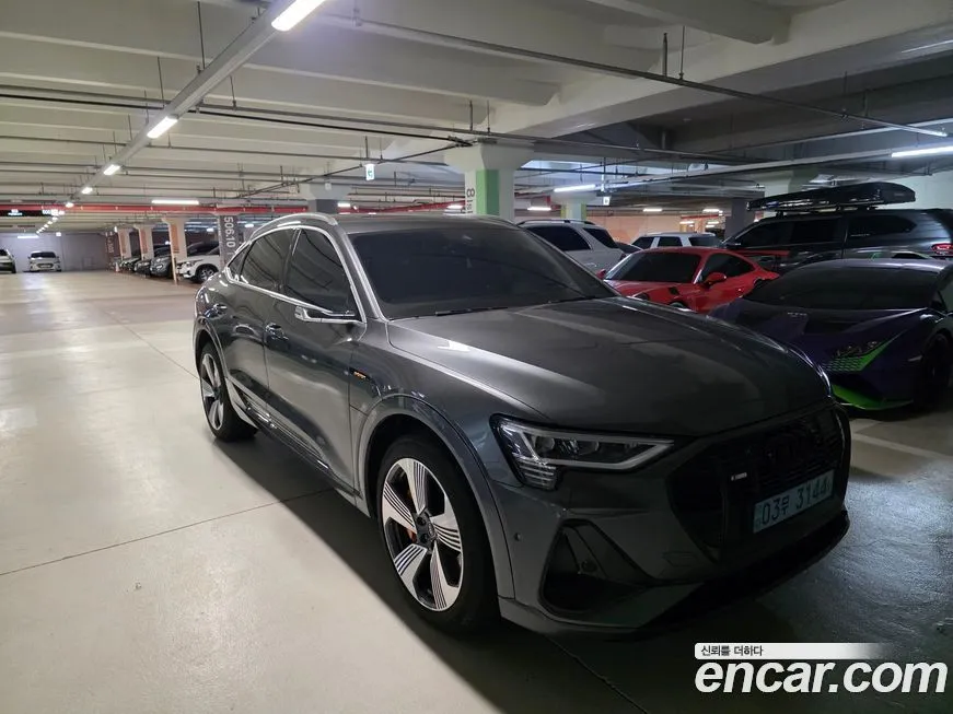Audi e-tron — фото 1