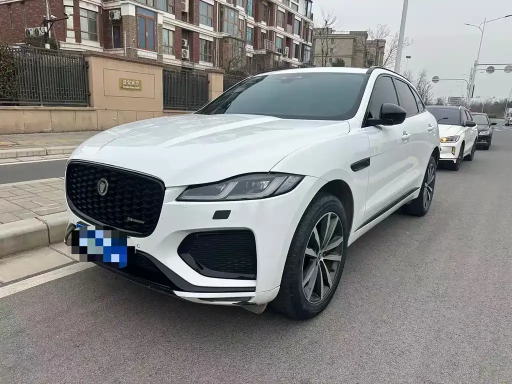 Jaguar F-PACE — фото 1