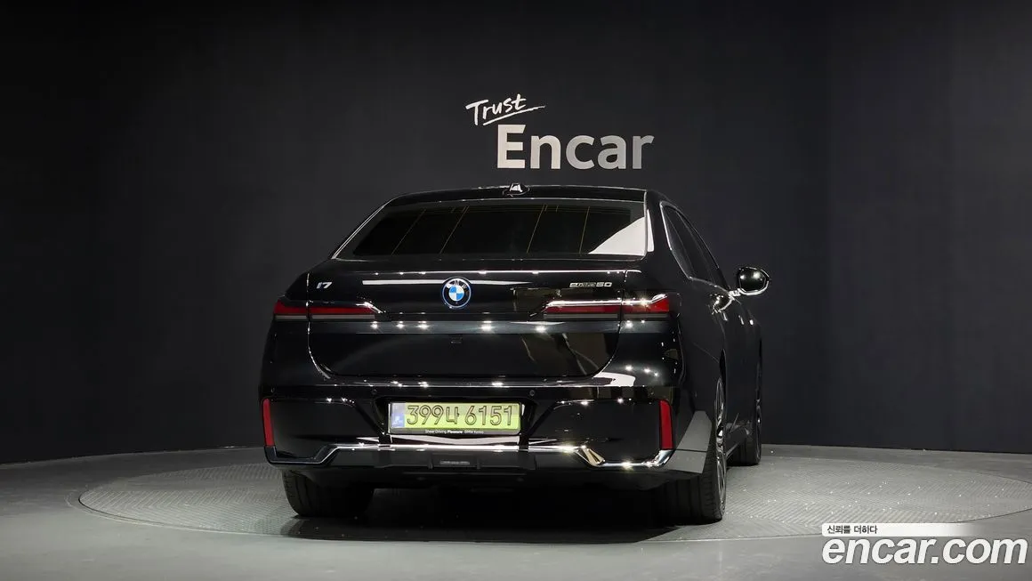 BMW i7 — фото 8