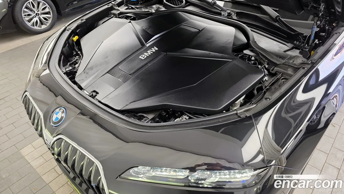 BMW i7 — фото 7