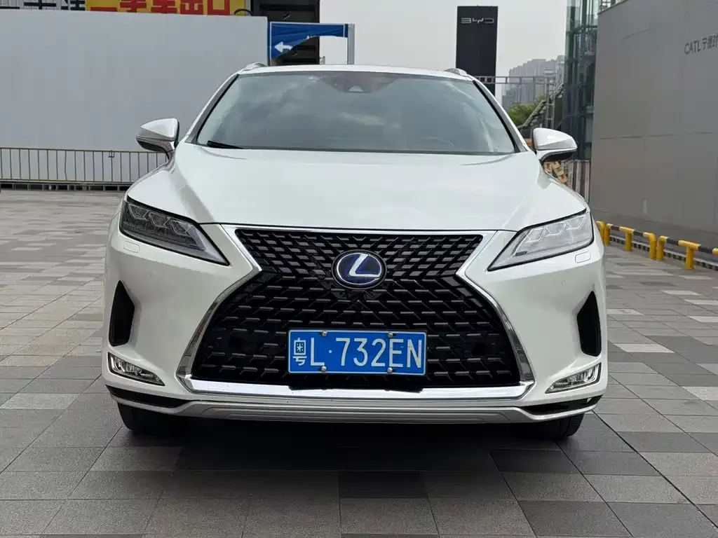 Lexus RX — фото 1
