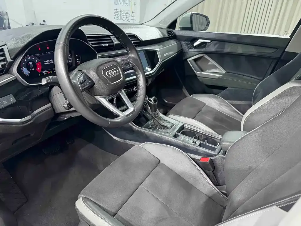 Audi Q3 — фото 7