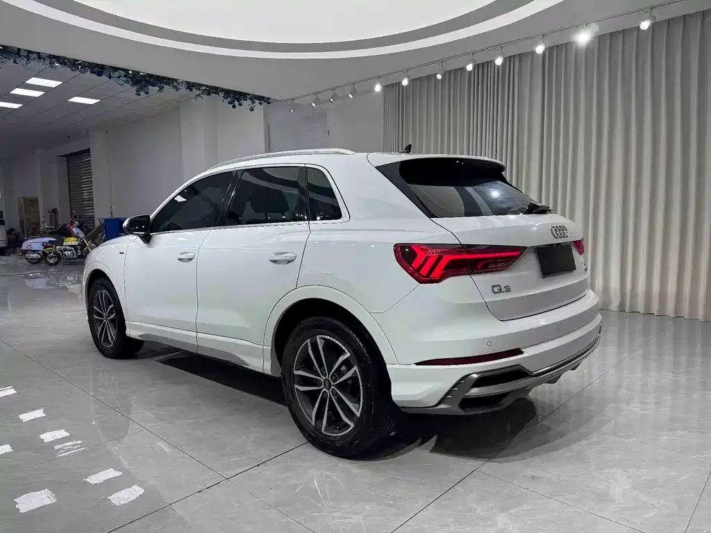 Audi Q3 — фото 8