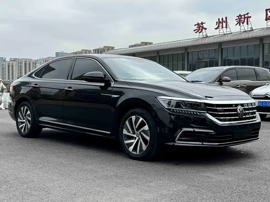 Volkswagen Passat New Energy — фото 3
