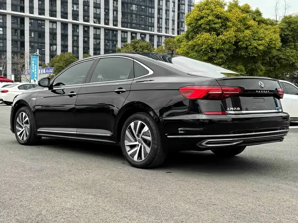 Volkswagen Passat New Energy — фото 7